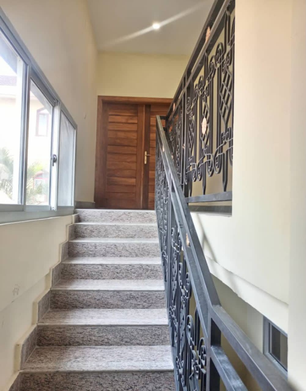 scaled_1001959866 Appartement à Louer – Gombe, Kinshasa