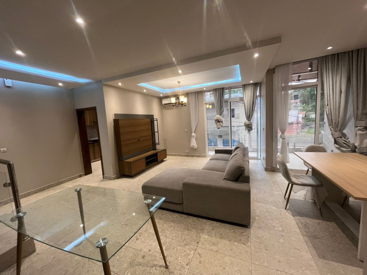 Duplex Meublé à Louer – Kintambo, Kinshasa