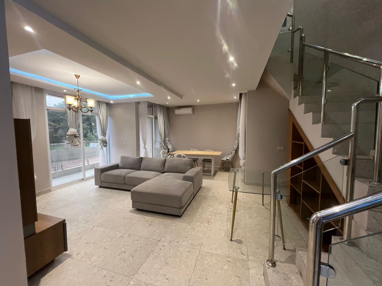 Duplex Meublé à Louer – Kintambo, Kinshasa