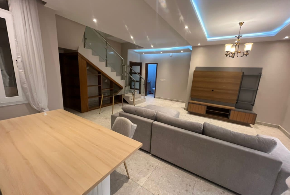 Duplex Meublé à Louer – Kintambo, Kinshasa