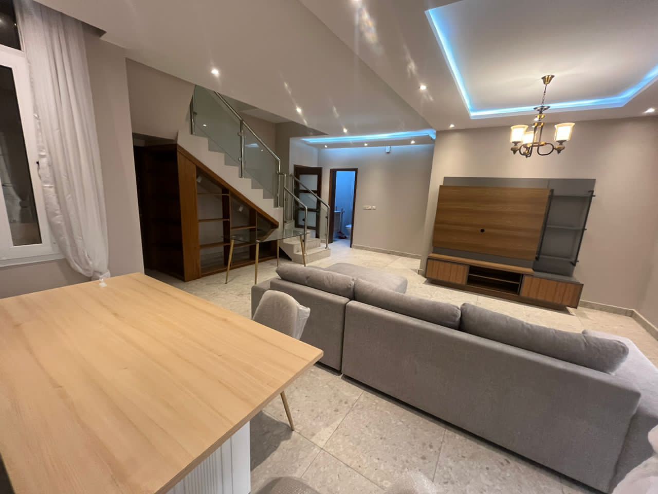 Duplex Meublé à Louer – Kintambo, Kinshasa