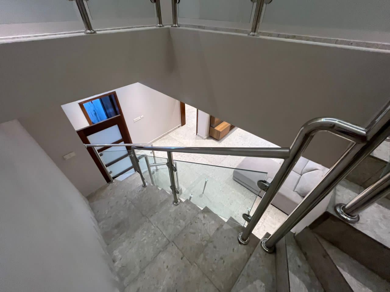 Duplex Meublé à Louer – Kintambo, Kinshasa