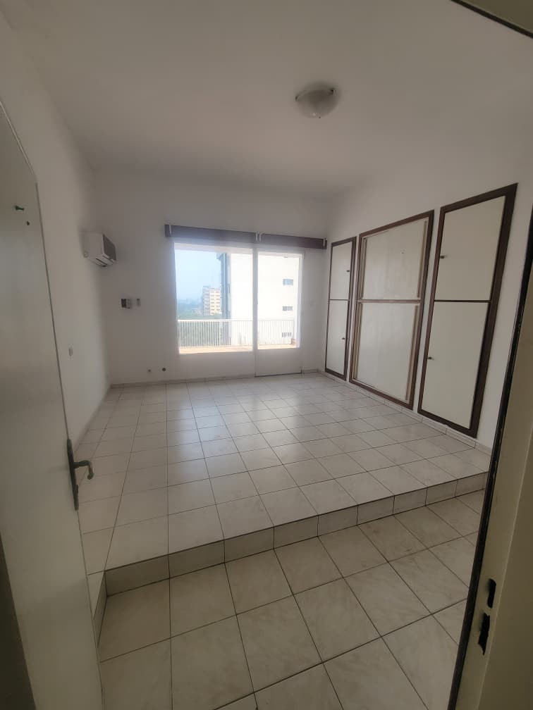 scaled_1001962313 Appartement à Vendre – Gombe, Kinshasa