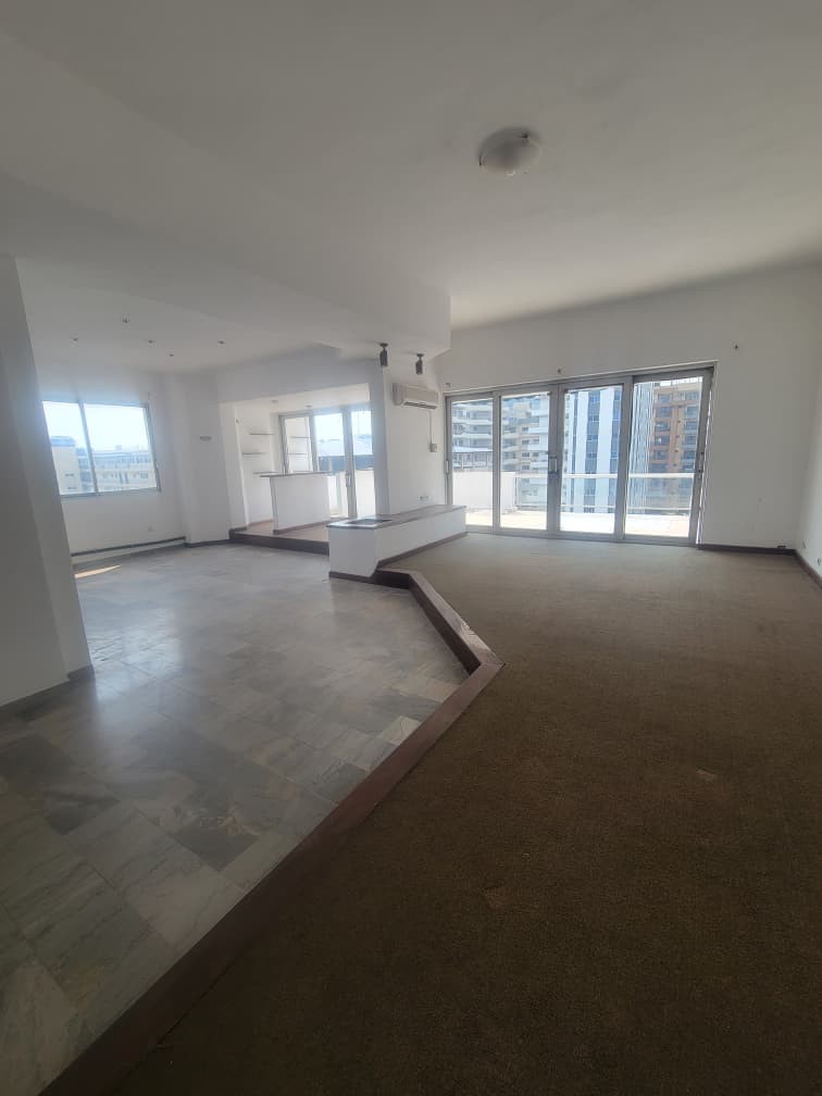 scaled_1001962322 Appartement à Vendre – Gombe, Kinshasa