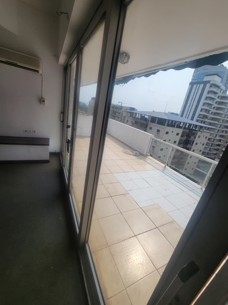 scaled_1001962325 Appartement à Vendre – Gombe, Kinshasa