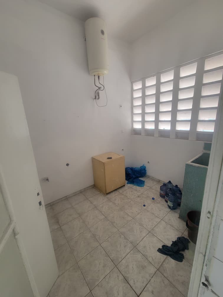scaled_1001962331 Appartement à Vendre – Gombe, Kinshasa
