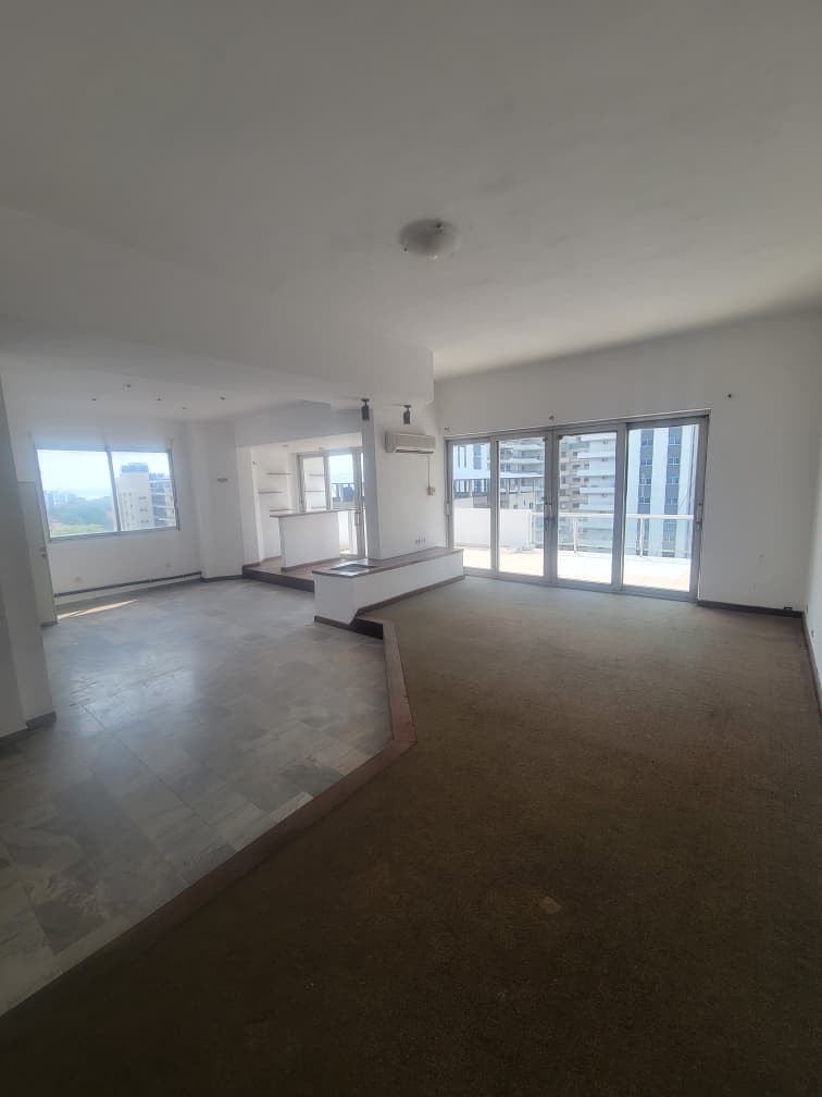 scaled_1001962337 Appartement à Vendre – Gombe, Kinshasa