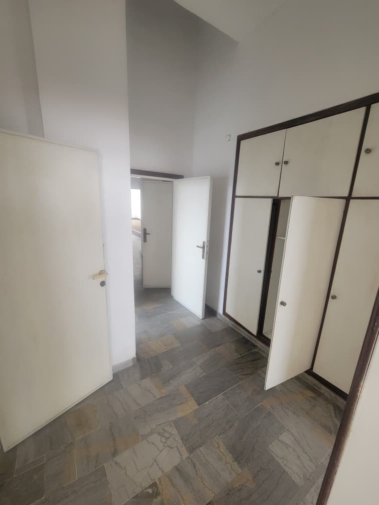 scaled_1001962340 Appartement à Vendre – Gombe, Kinshasa