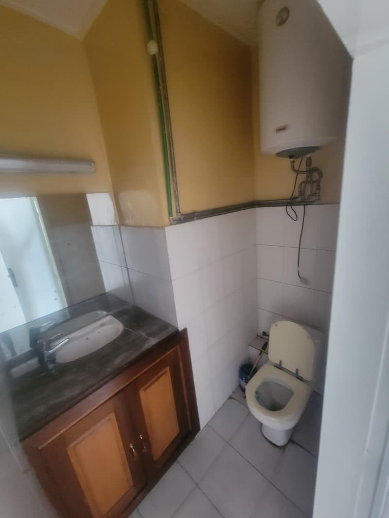 scaled_1001962346 Appartement à Vendre – Gombe, Kinshasa