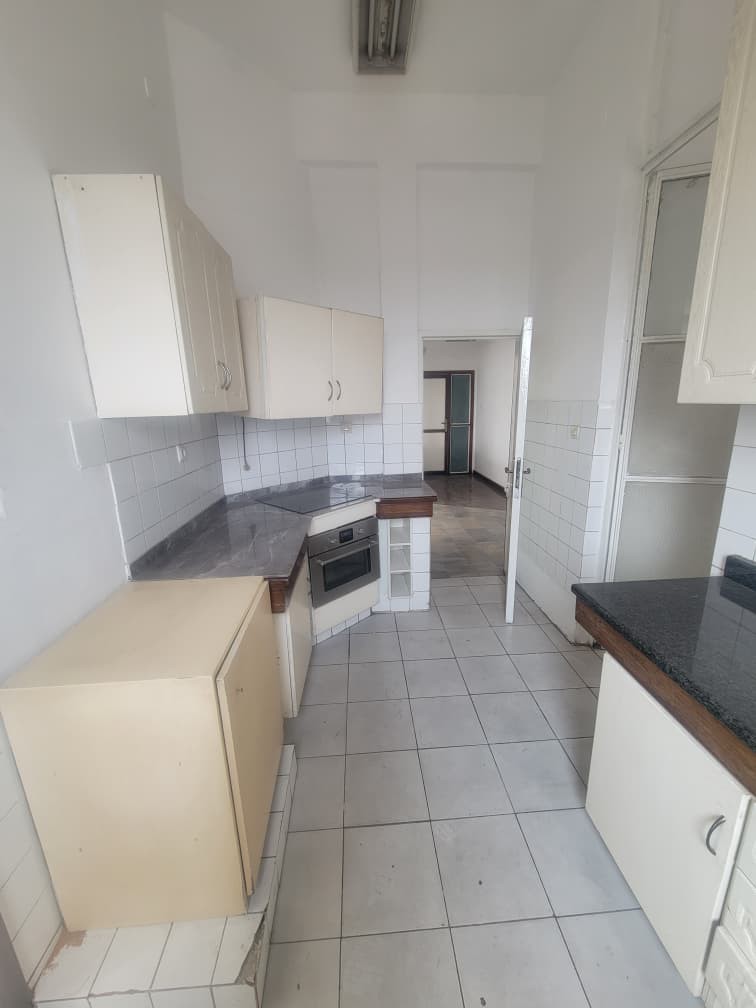 scaled_1001962352 Appartement à Vendre – Gombe, Kinshasa