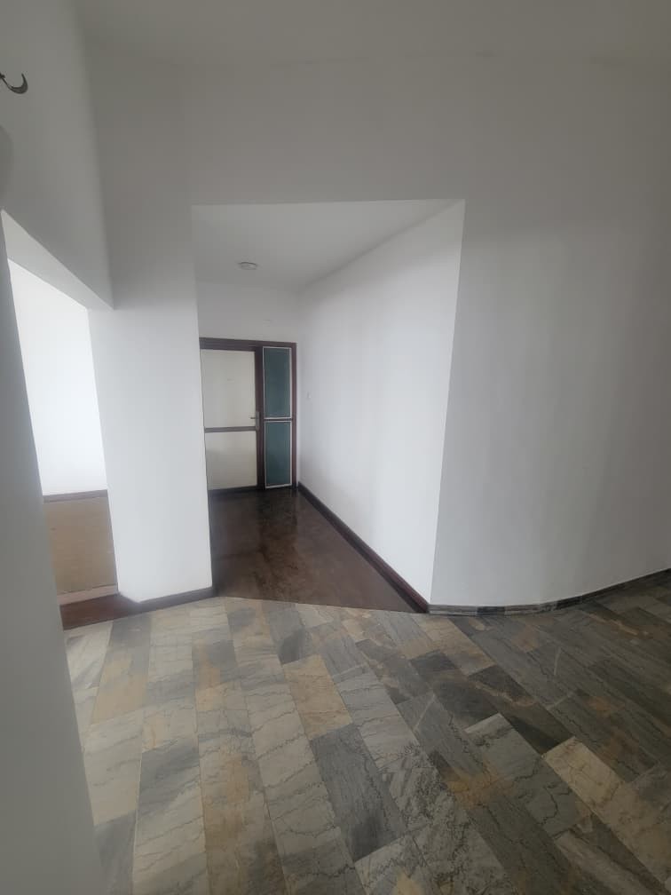 scaled_1001962355 Appartement à Vendre – Gombe, Kinshasa