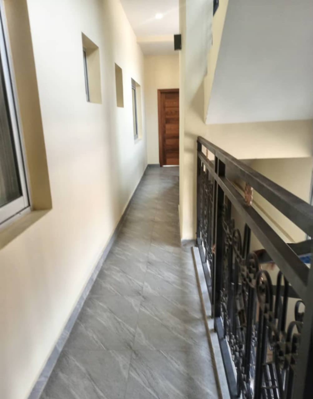 scaled_1001962361 Appartement à Louer – Gombe, Kinshasa