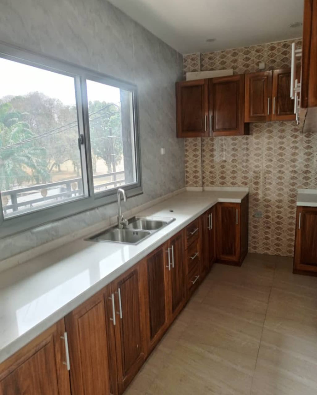 scaled_1001962364 Appartement à Louer – Gombe, Kinshasa