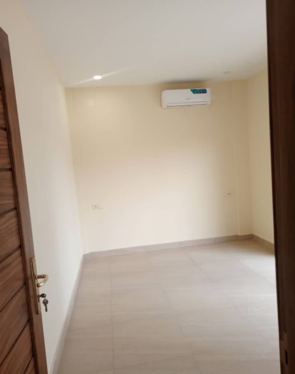 scaled_1001962374 Appartement à Louer – Gombe, Kinshasa