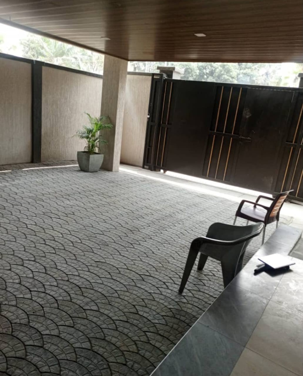 scaled_1001962383 Appartement à Louer – Gombe, Kinshasa