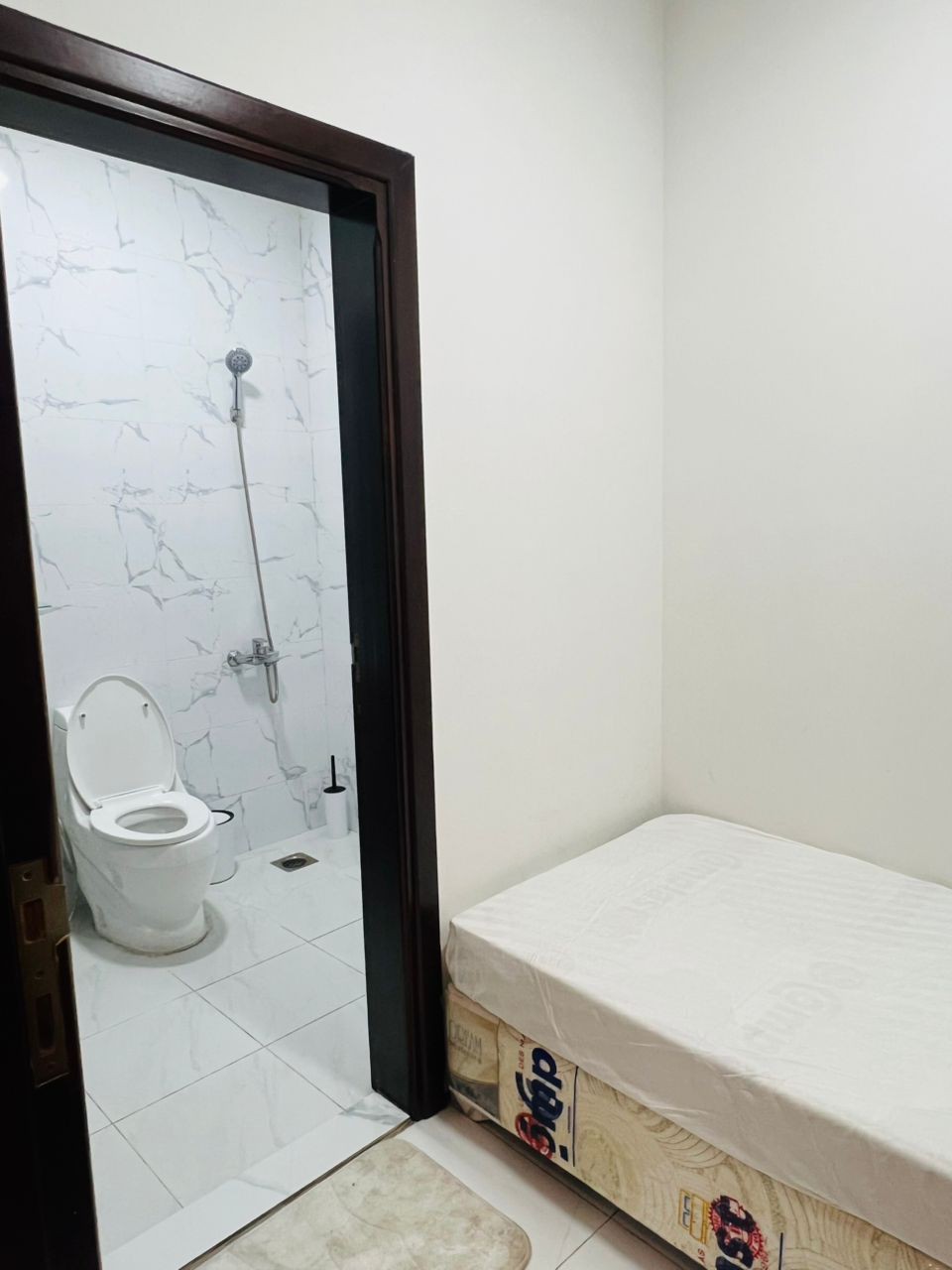 scaled_1001962538 Appartement à Vendre – Gombe, Kinshasa