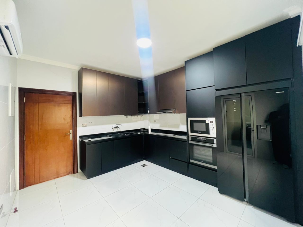 scaled_1001962540 Appartement à Vendre – Gombe, Kinshasa