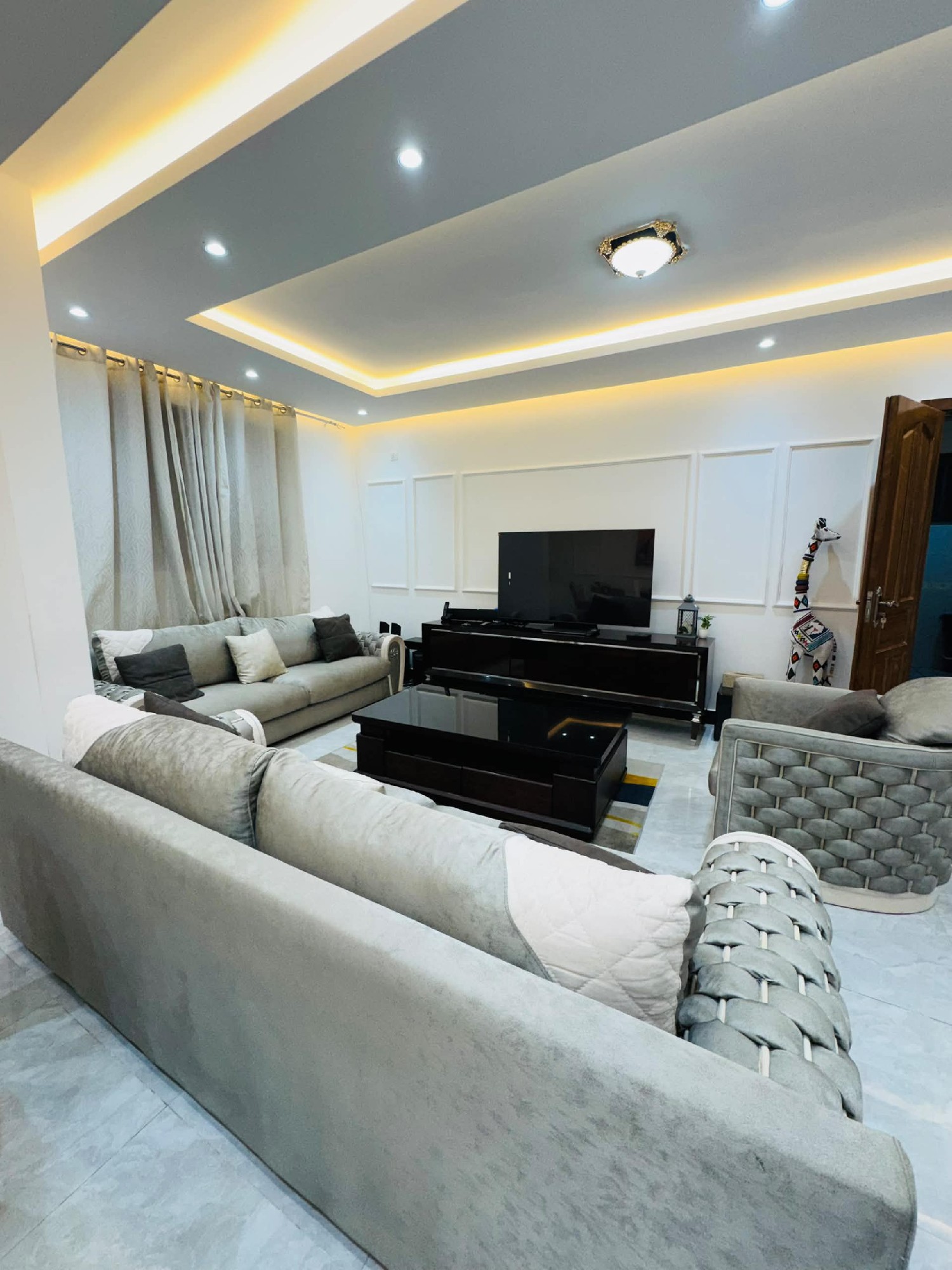 scaled_1001962639 Appartement Meublé à Louer – Gombe, Kinshasa