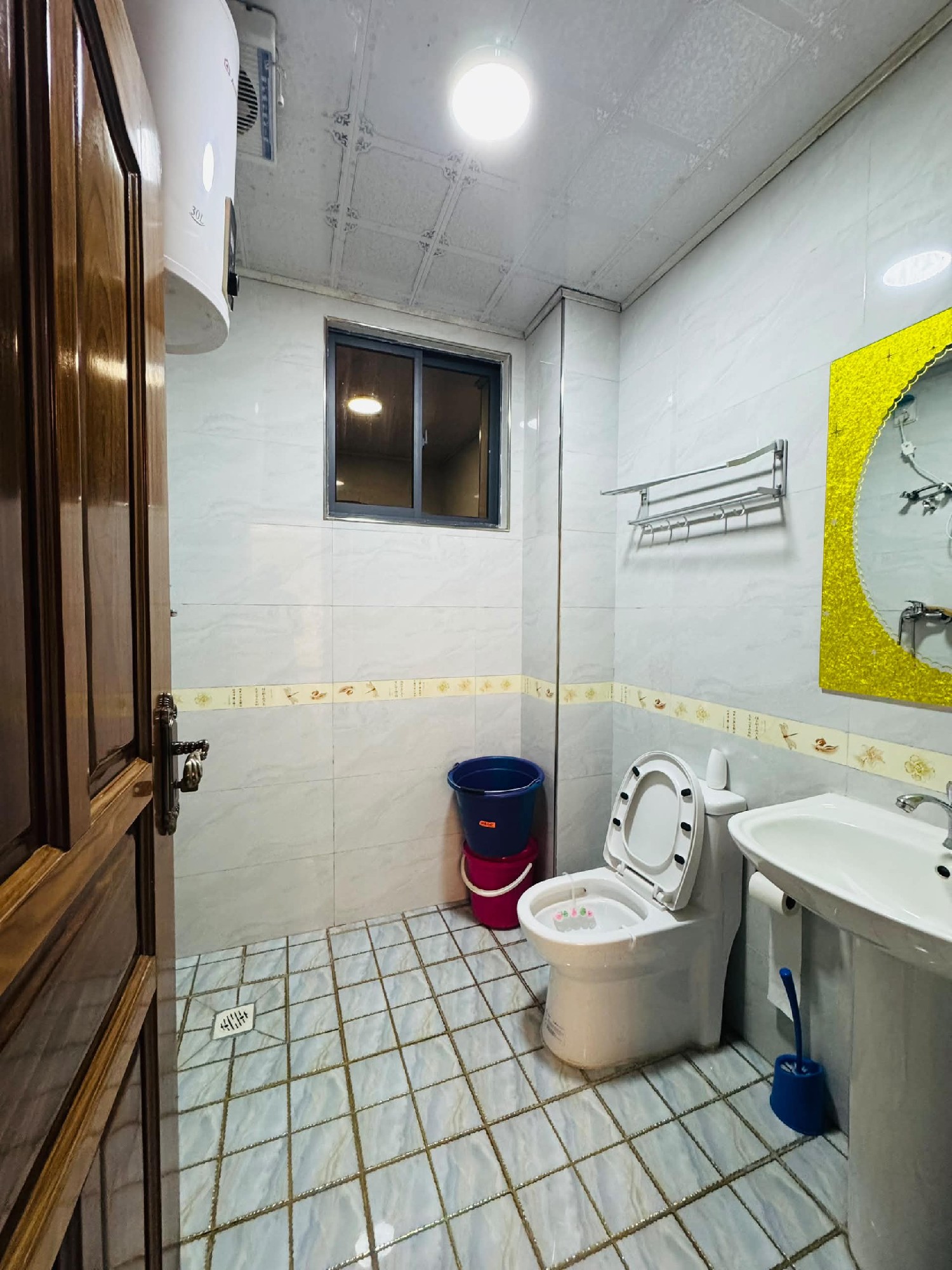 scaled_1001962650 Appartement Meublé à Louer – Gombe, Kinshasa