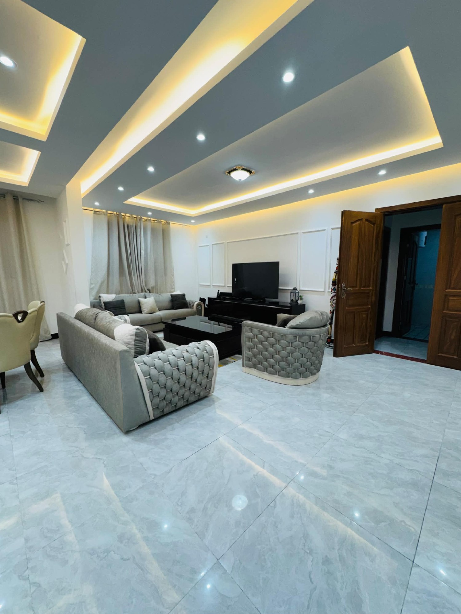 scaled_1001962652 Appartement Meublé à Louer – Gombe, Kinshasa