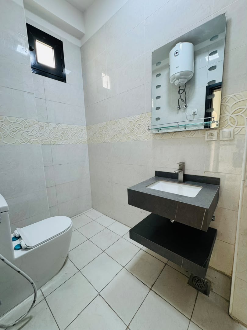 scaled_1001970379 Appartement à Louer – Kasa-Vubu, Kinshasa