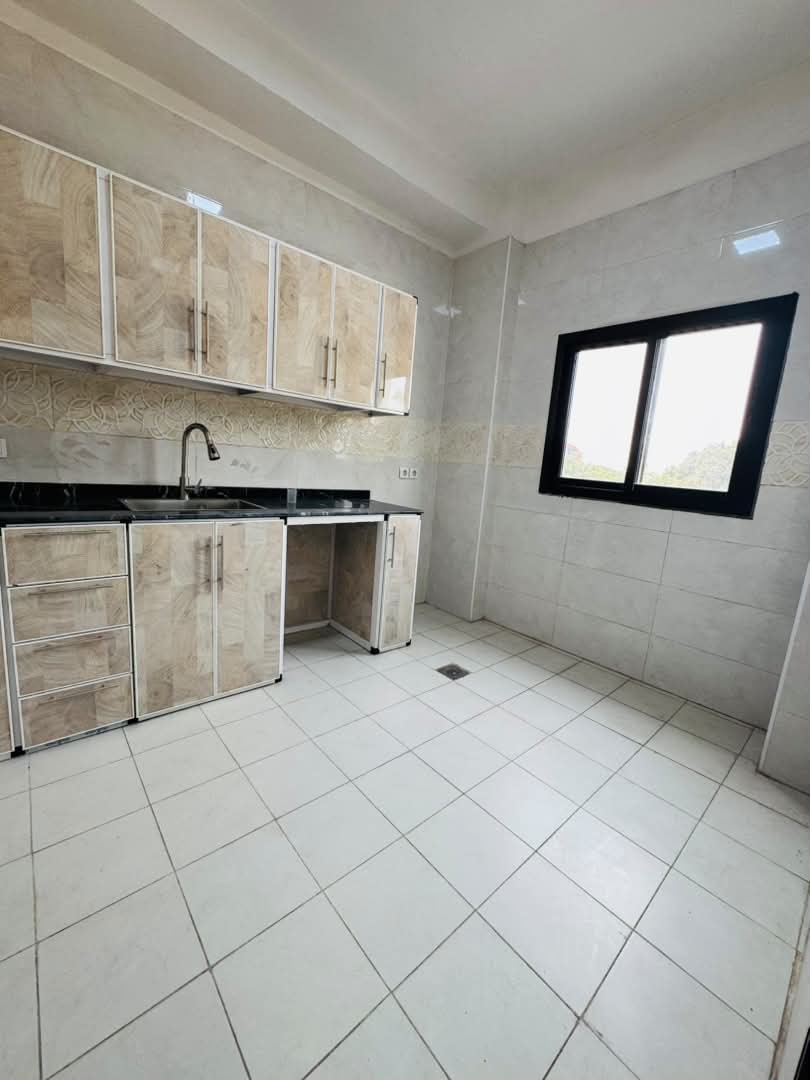 scaled_1001970412 Appartement à Louer – Kasa-Vubu, Kinshasa