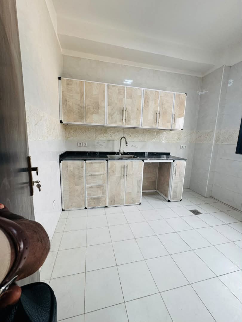 scaled_1001970418 Appartement à Louer – Kasa-Vubu, Kinshasa