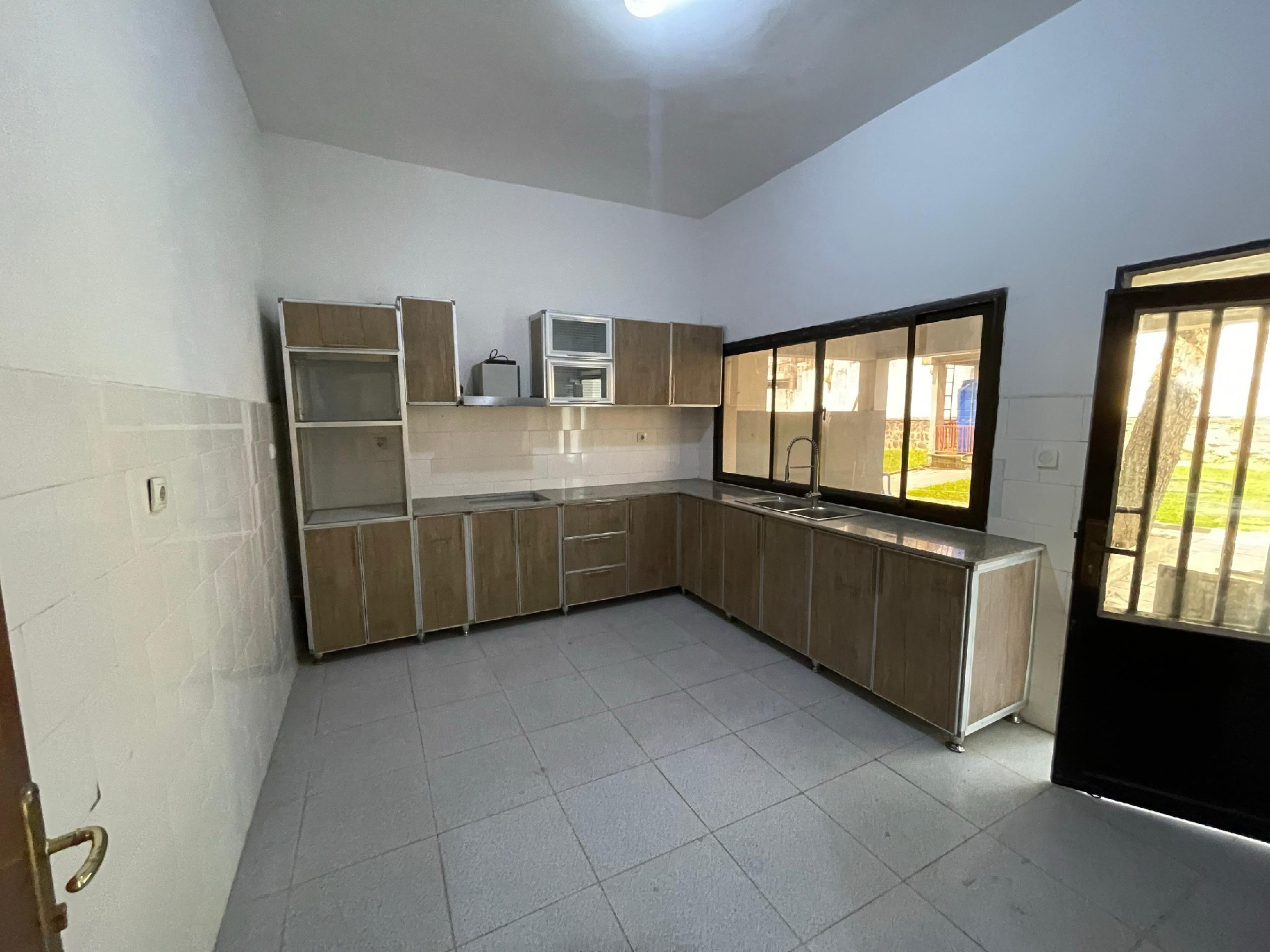 scaled_1001970964 Appartement à Louer – Ngaliema, Kinshasa