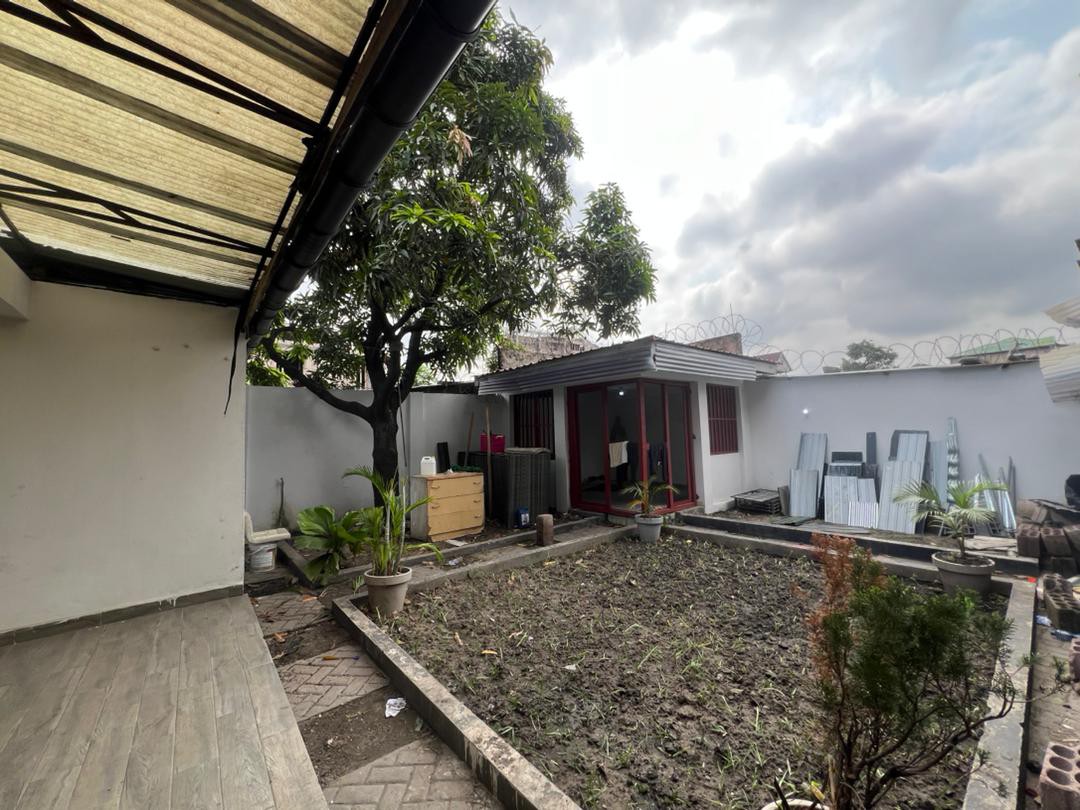 scaled_1001971130 Maison à Louer – Lingwala, Kinshasa