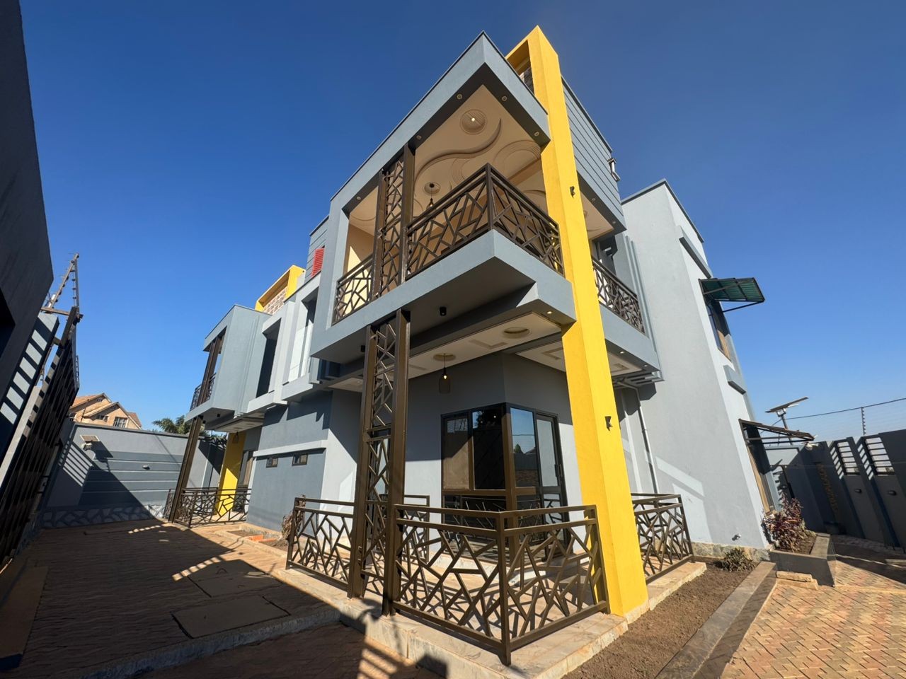 scaled_1002125373 Appartement à Louer – Golf Lido, Lubumbashi