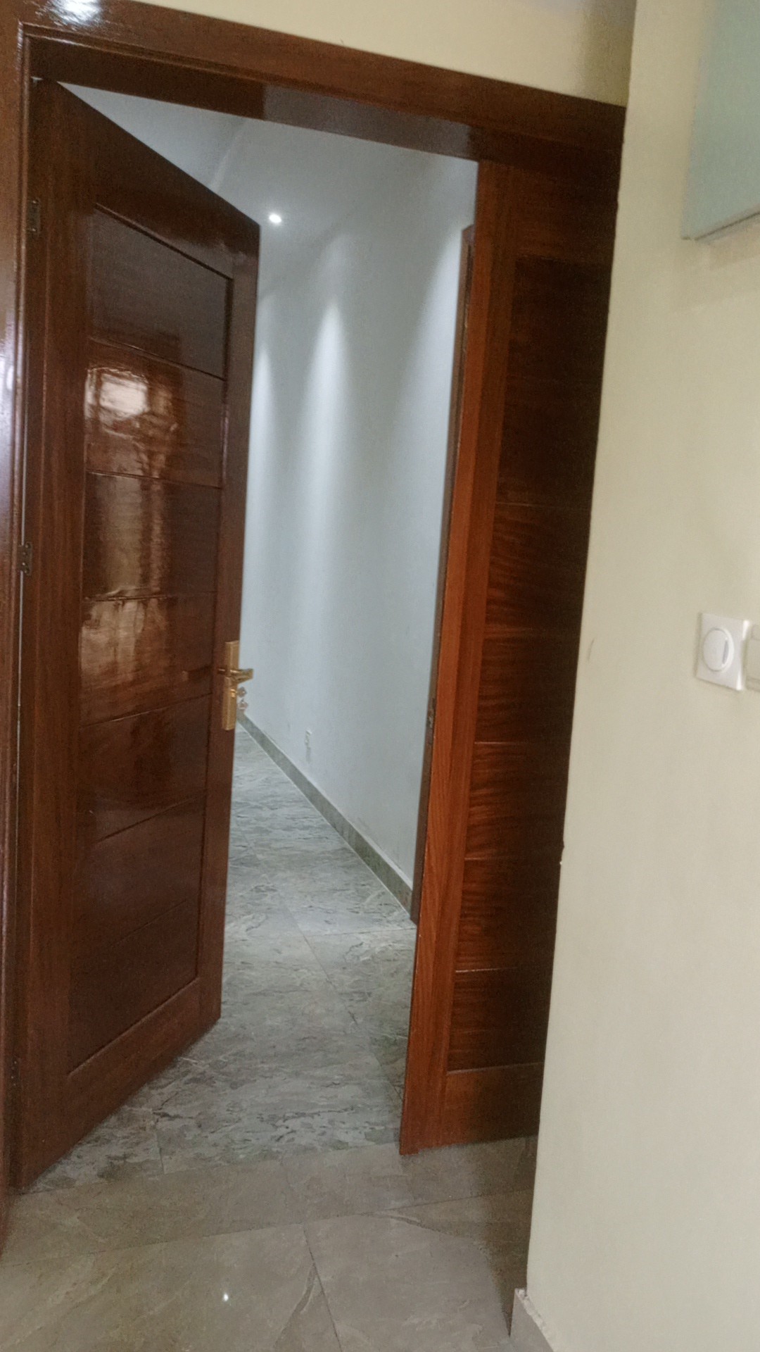 scaled_1004984924 Appartement à Louer – Lingwala, Kinshasa