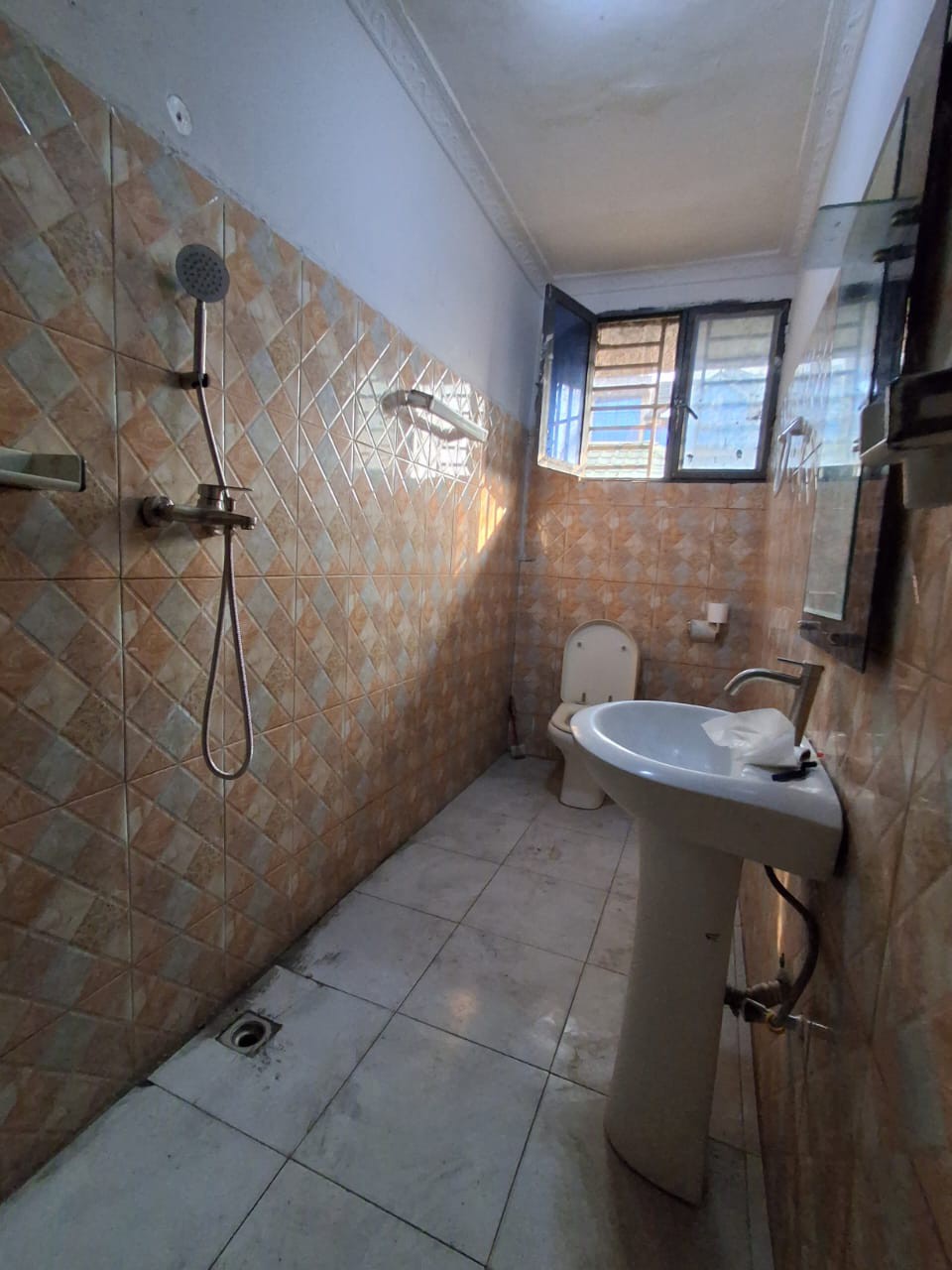 Appartement à Louer – Kasa-Vubu, Kinshasa
