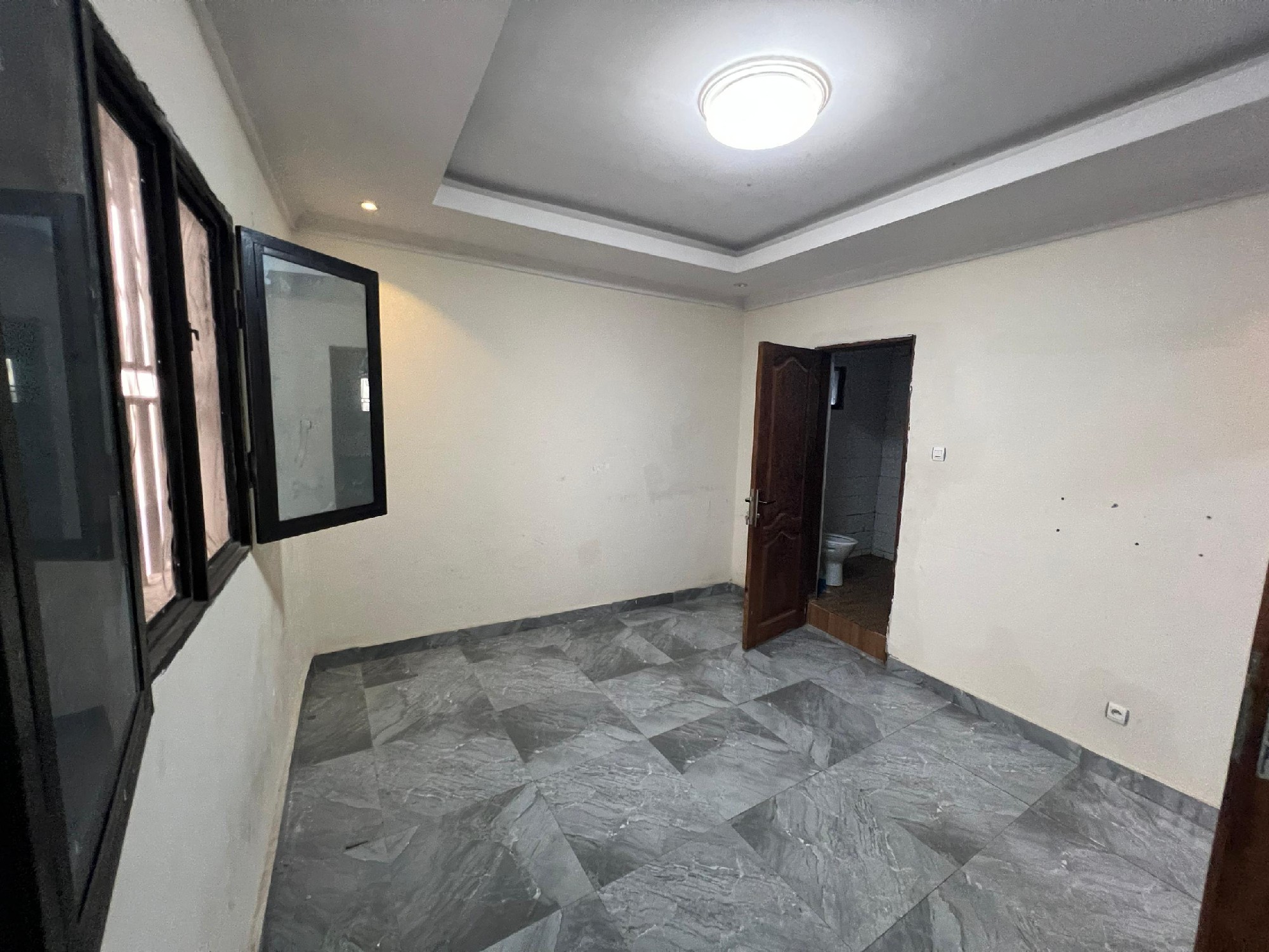 scaled_1005408695 Appartement à Louer – Kintambo, Kinshasa