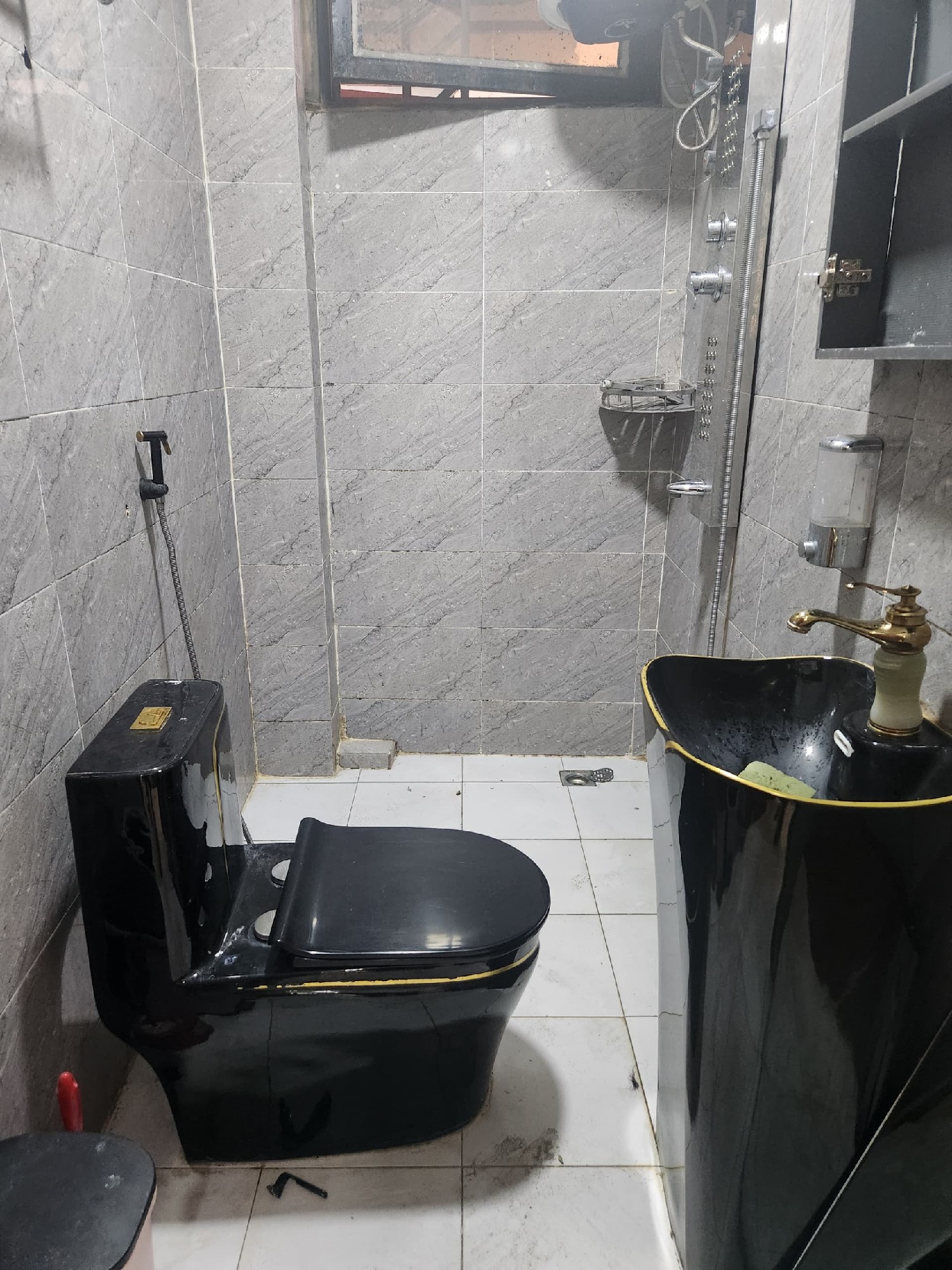 scaled_1005425390 Appartement à Louer – Lingwala, Kinshasa