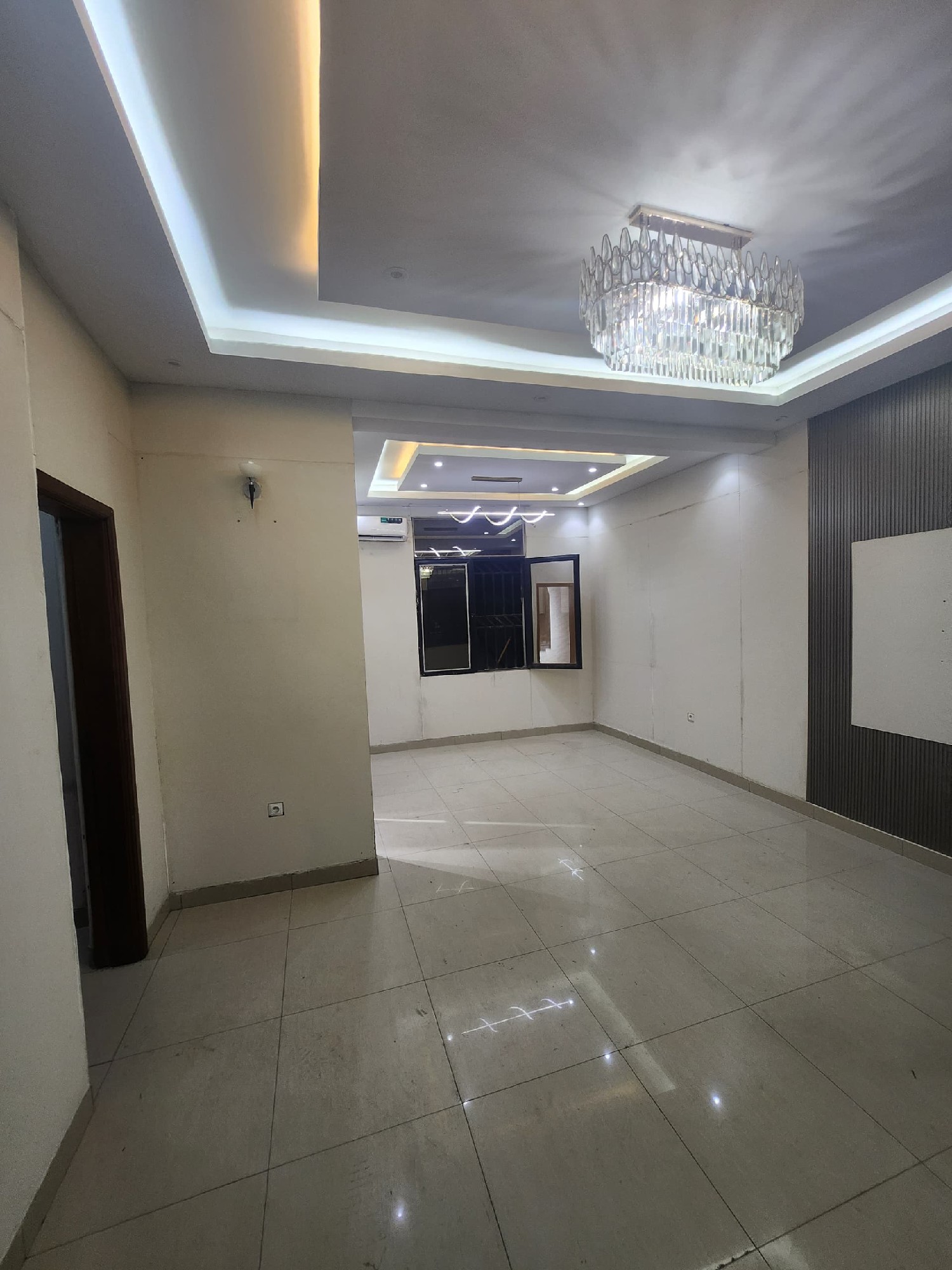 scaled_1005425392 Appartement à Louer – Lingwala, Kinshasa