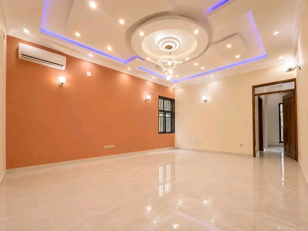 scaled_1005457919 Appartement à Louer – Lingwala, Kinshasa