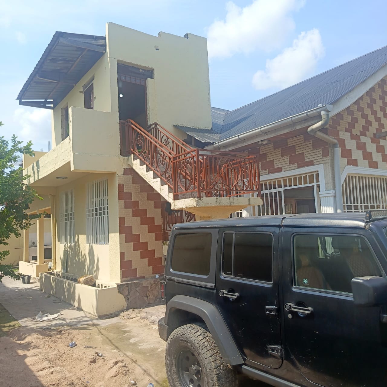 scaled_1005553351 Maison à Vendre – Ngaliema, Kinshasa