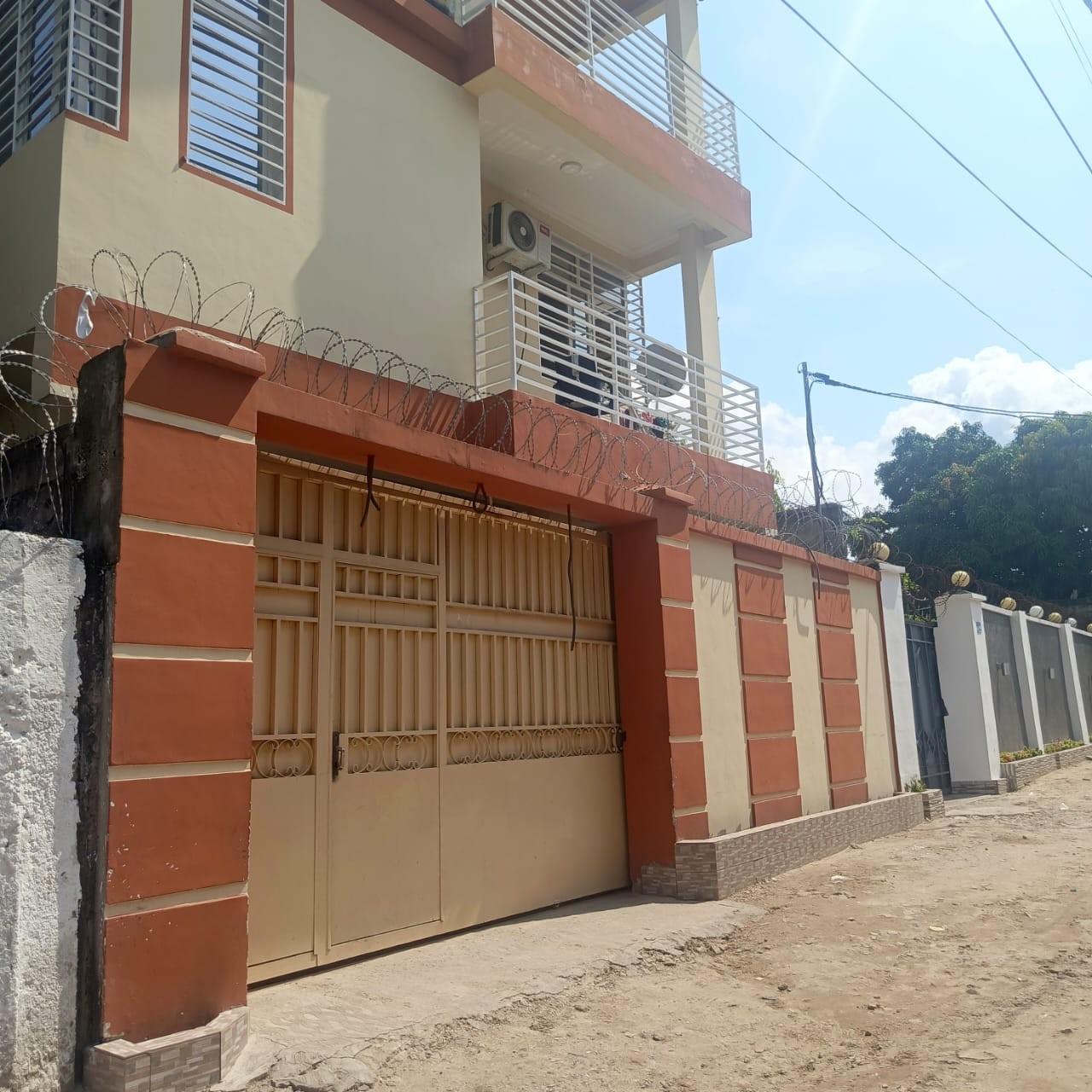 scaled_1005553359 Maison à Vendre – Ngaliema, Kinshasa