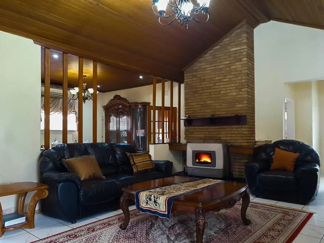 scaled_1006499107 Villa à Vendre – Florida, Johannesburg