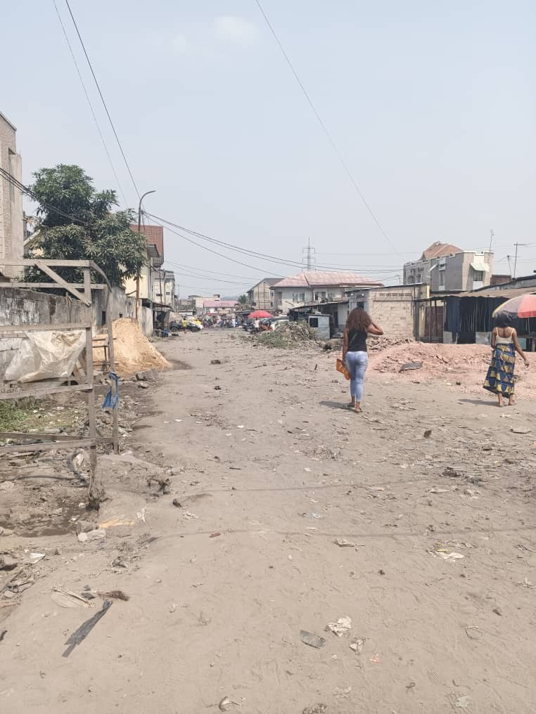 scaled_1006517495 Parcelle-Terrain à Vendre – Debonhomme, Kinshasa