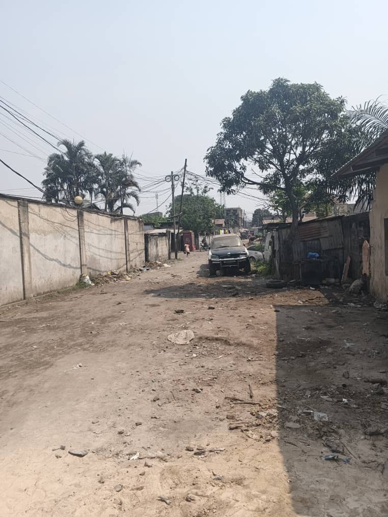 scaled_1006517503 Parcelle-Terrain à Vendre – Debonhomme, Kinshasa
