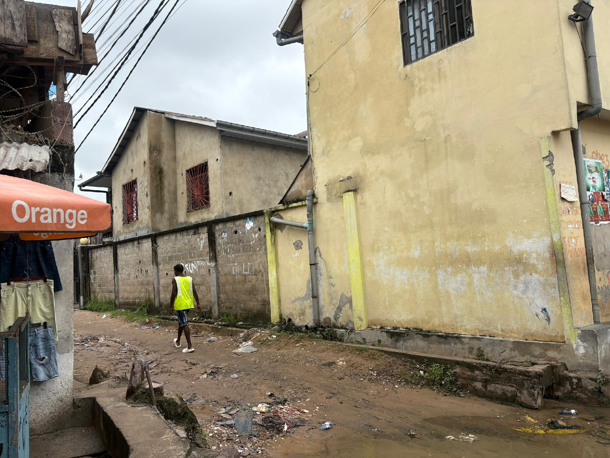 scaled_1006528035 Immeuble à Vendre – Kintambo, Kinshasa