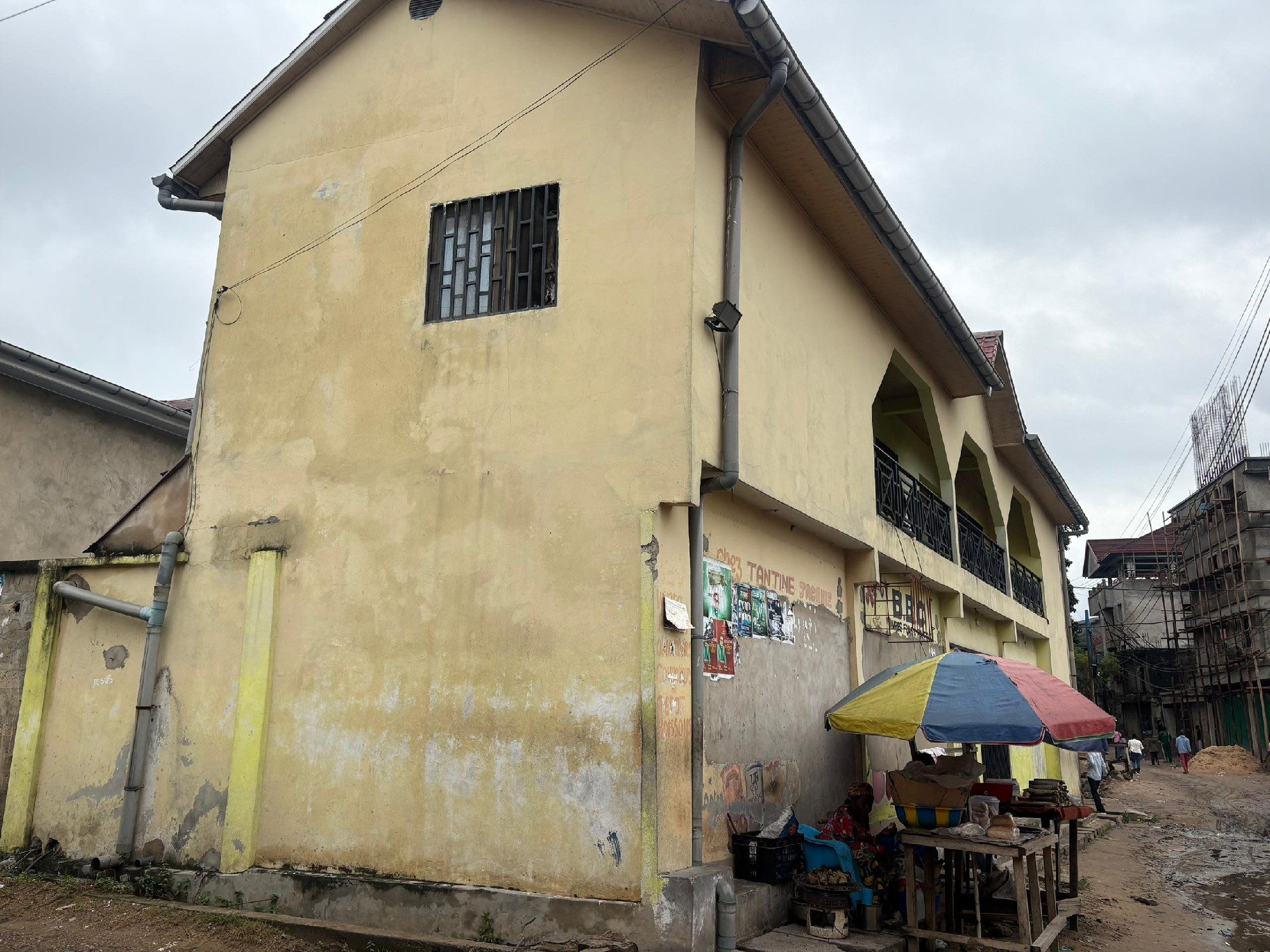 scaled_1006528043 Immeuble à Vendre – Kintambo, Kinshasa