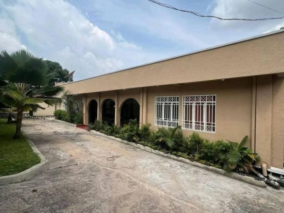 Villa à vendre – macampagne, kinshasa