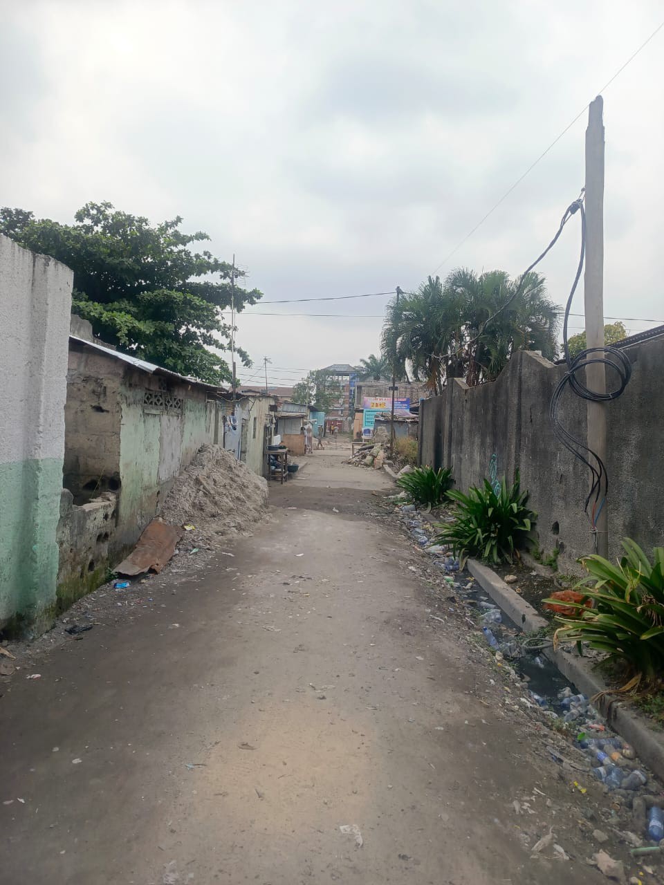 scaled_1007626869 Parcelle-Terrain à Vendre – Barumbu, Kinshasa