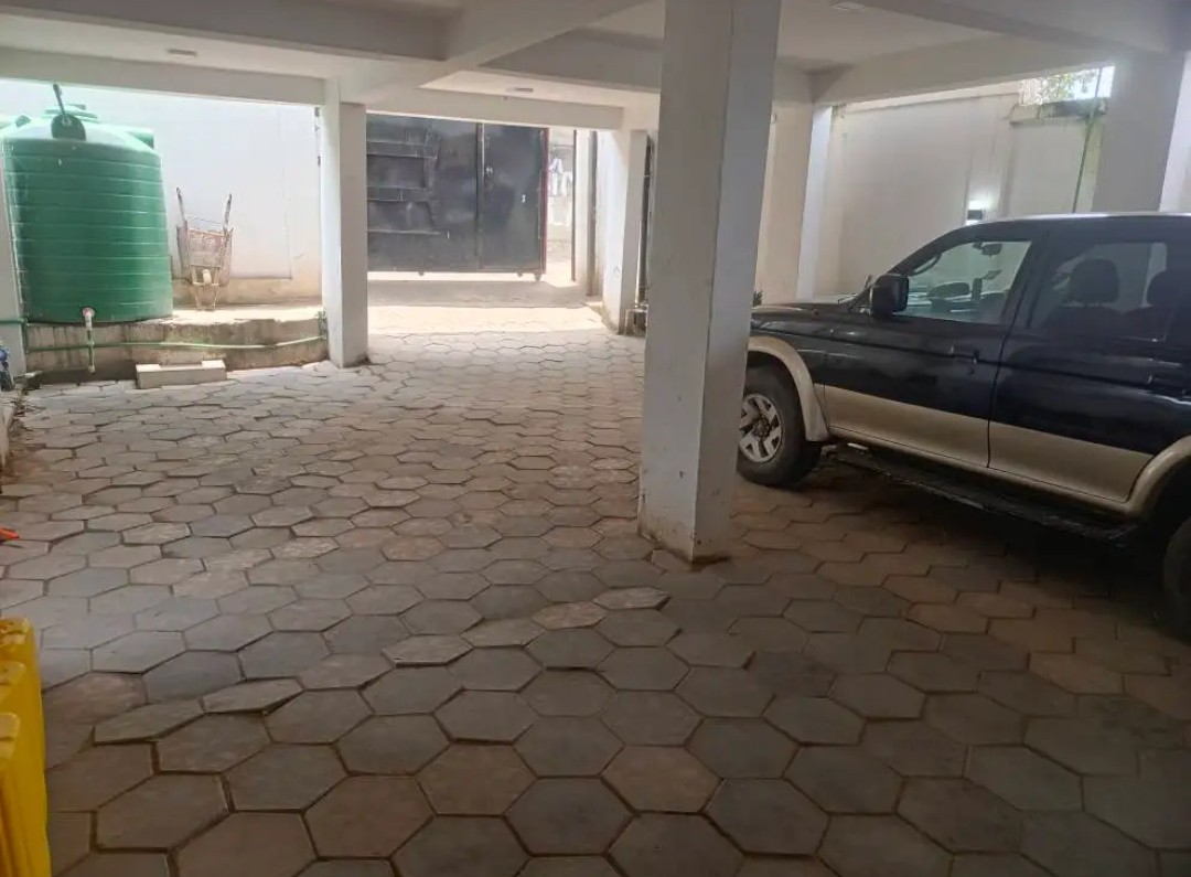 scaled_1007682081 Immeuble à Vendre – Ngaliema, Kinshasa
