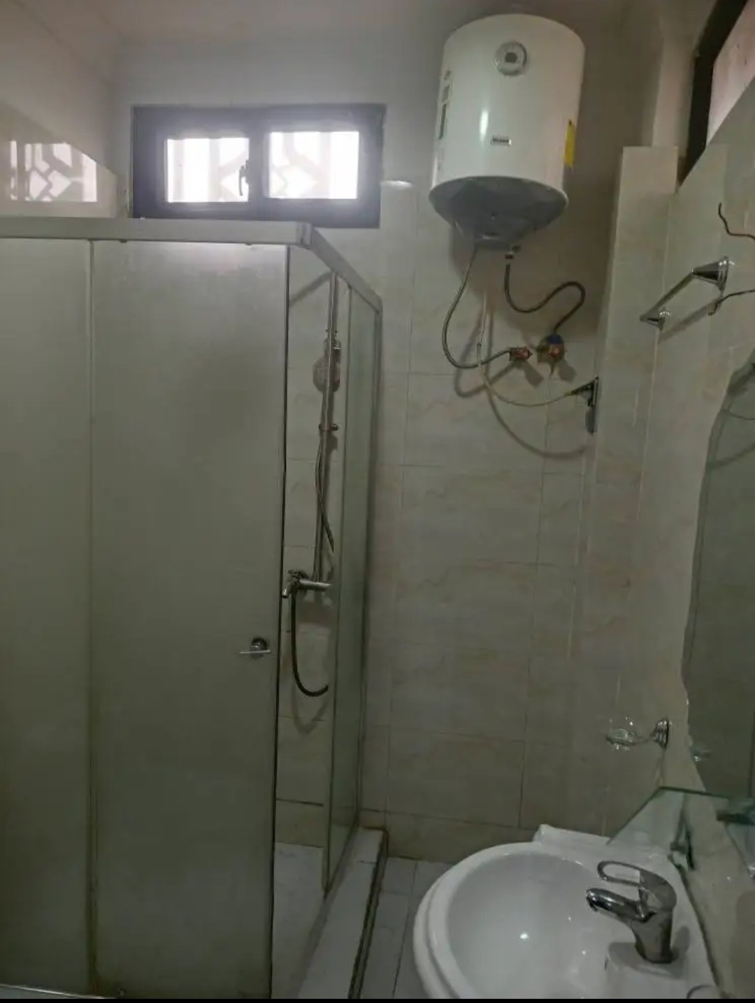 scaled_1007682085 Immeuble à Vendre – Ngaliema, Kinshasa