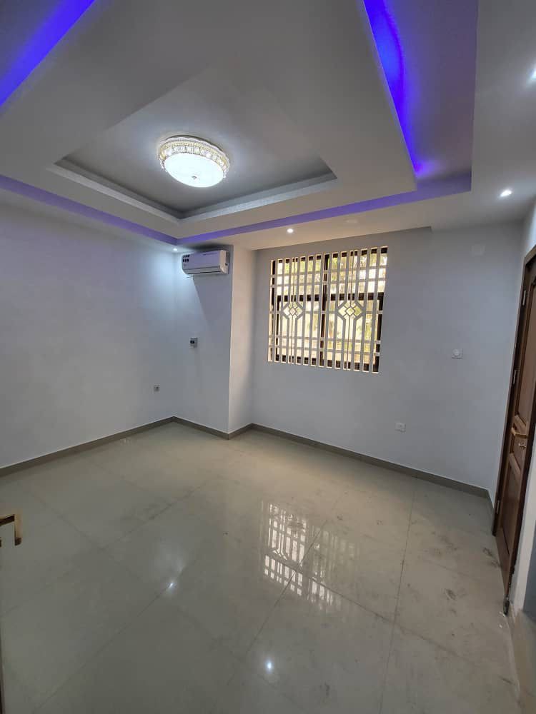 scaled_1007683926 Immeuble à Vendre – Ngaliema, Kinshasa