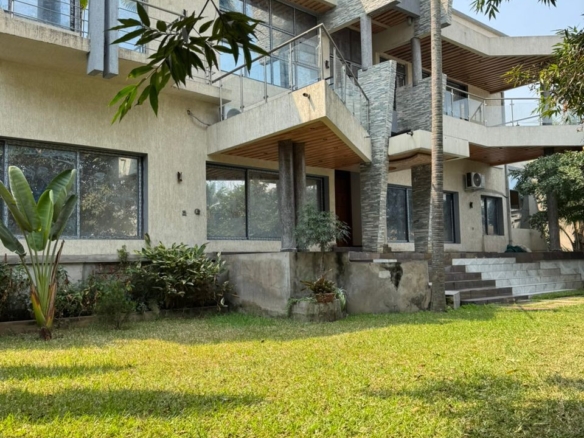 Villa à vendre – macampagne, kinshasa