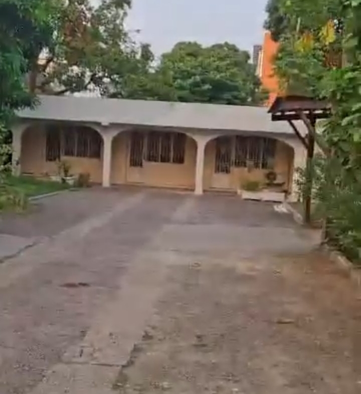 Parcelle-Terrain à Vendre – Gombe, Kinshasa